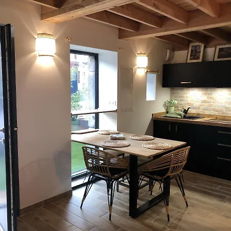 Maison A Chambles, Jardin, Jacuzzi Chambles