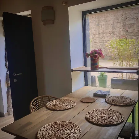 Maison A Chambles, Jardin, Jacuzzi * Chambles