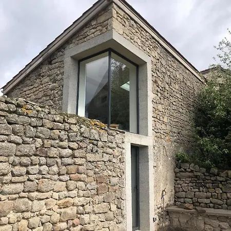 Maison A Chambles, Jardin, Jacuzzi *