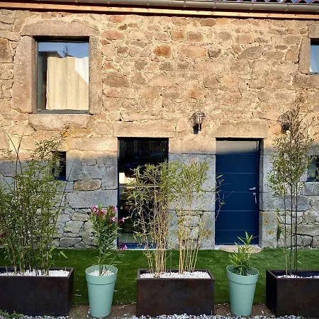 Maison A Chambles, Jardin, Jacuzzi Feriehus Chambles
